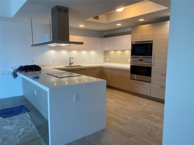 Building Photo - 17301 Biscayne Blvd