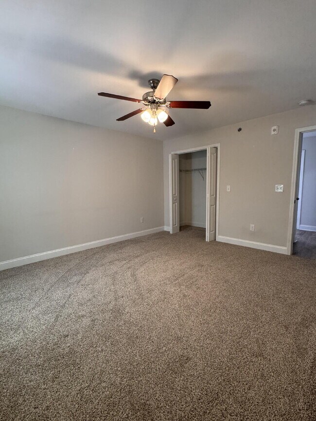 Building Photo - Sign a 12-month lease now and receive the ...