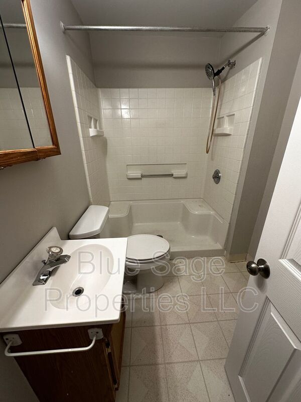 Building Photo - 3418 W 3rd St