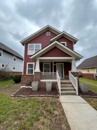 Building Photo - 3 Bed | Bonus Room | 2.5 Bath | Detached C...
