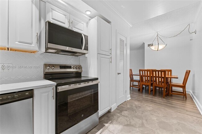 Building Photo - 2426 SE 17th St