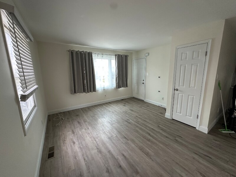 Building Photo - 1031 Lawnton Terrace