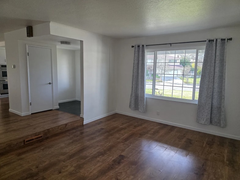 Building Photo - 776 Berkshire Pl