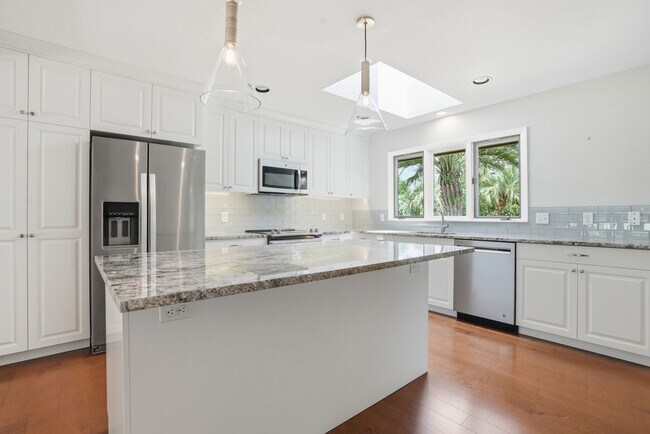 Building Photo - Enjoy Lowcountry living in this beautifully updated 3-Bed, 2-Bath home in Moss Creek!