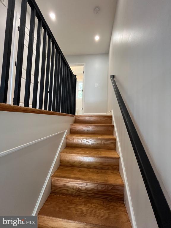 Building Photo - 327 Whittier St NW