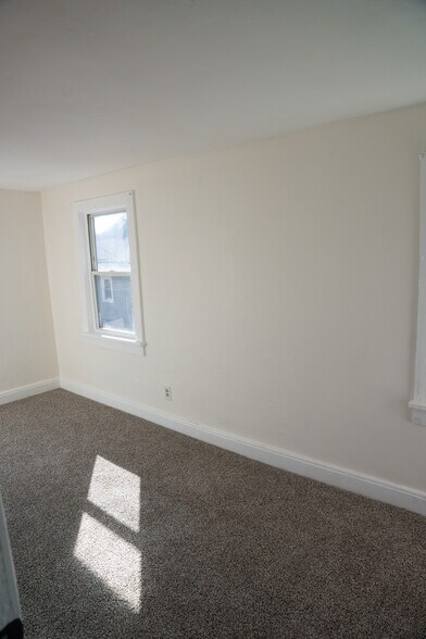 Building Photo - 1005 Railroad St