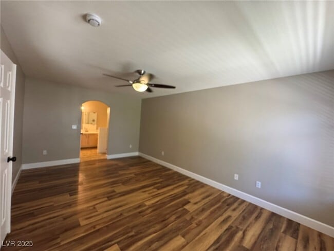 Building Photo - 910 Elegant Coral Ave