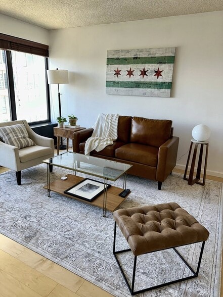 Building Photo - 30 E Huron St