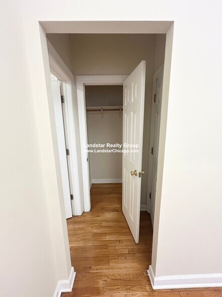 Building Photo - 1313 W Touhy Ave