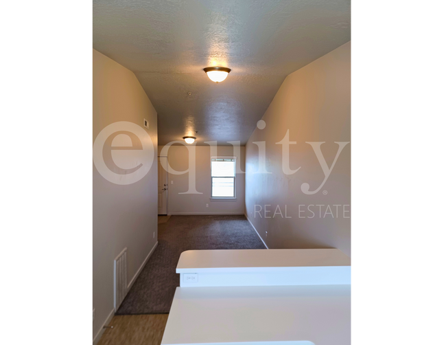 Building Photo - 1055 W 1033 N St