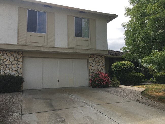 Building Photo - 3-Level Evergreen Home Near Tully and Capi...