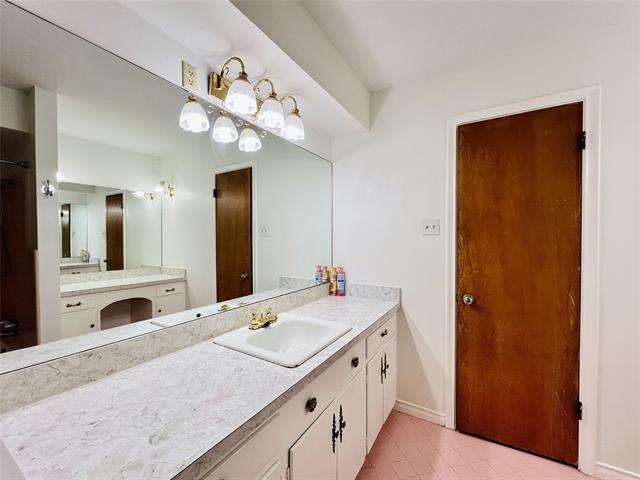 Building Photo - 8715 Labron Ave