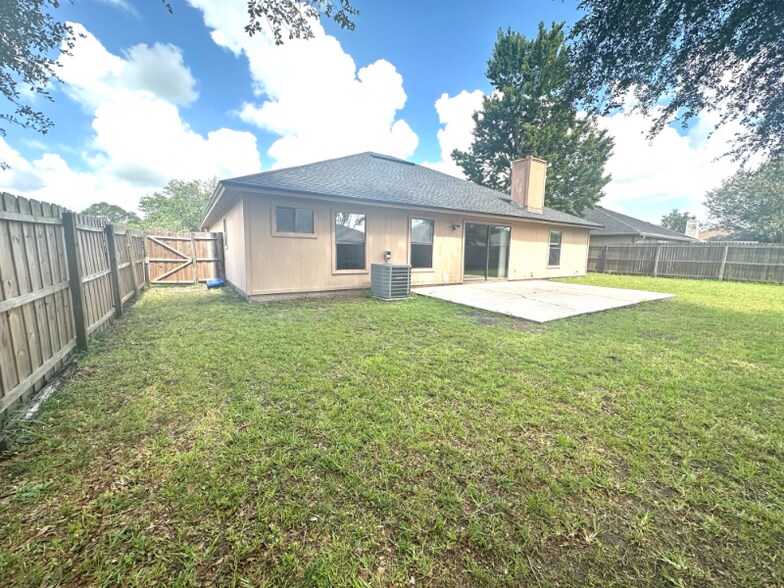 Building Photo - 345 Wildberry Ct