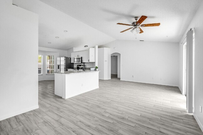 Building Photo - Charming 3-Bed, 2-Bath Home in Palm Bay