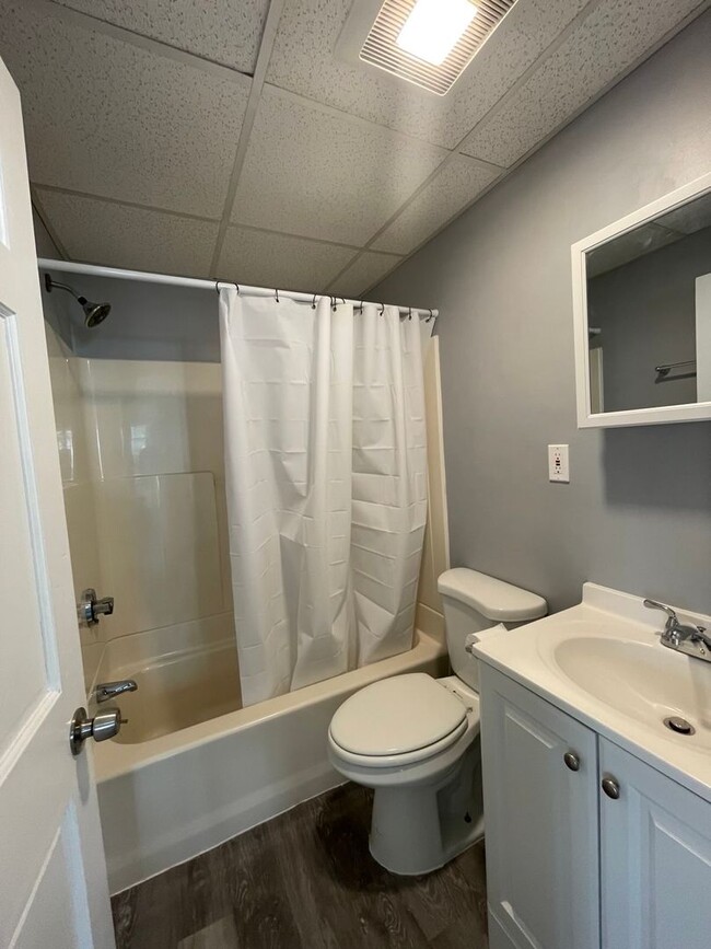 Building Photo - Second floor 4 Bedroom 1 Bathroom Two Stor...