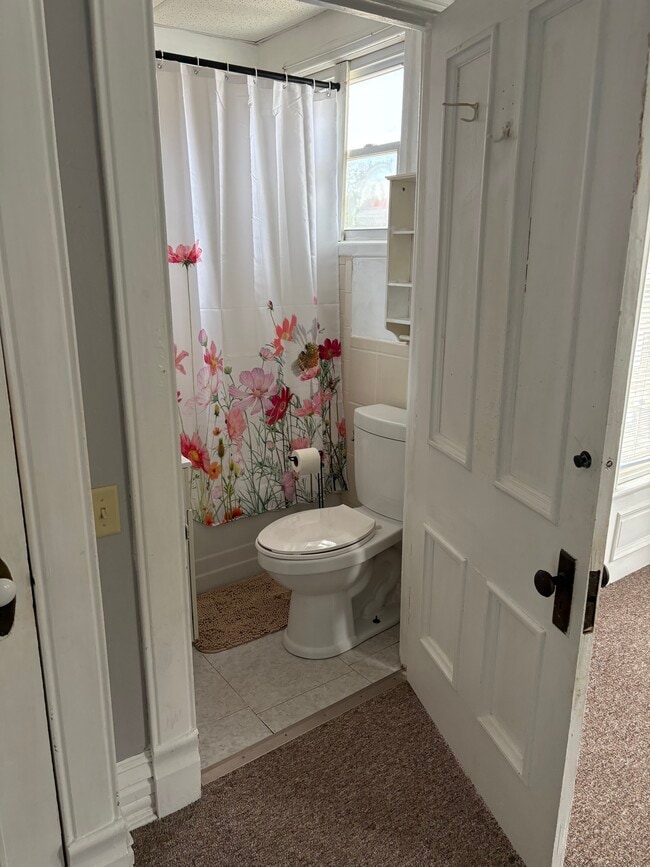 Building Photo - 589 E Losey St