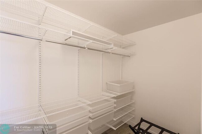 Building Photo - 612 SW 8th Ave