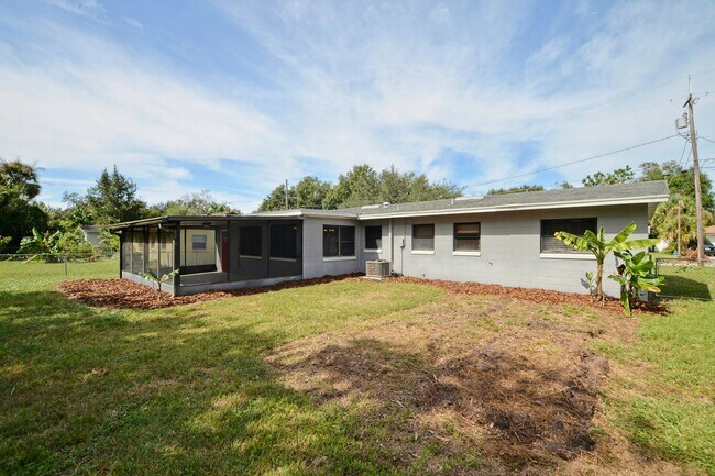 Building Photo - 4 bed 2 bath home