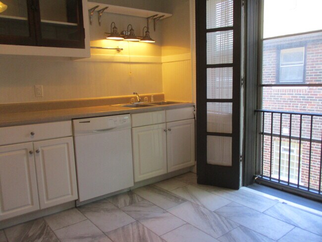 Building Photo - 1079 Terrace Dr