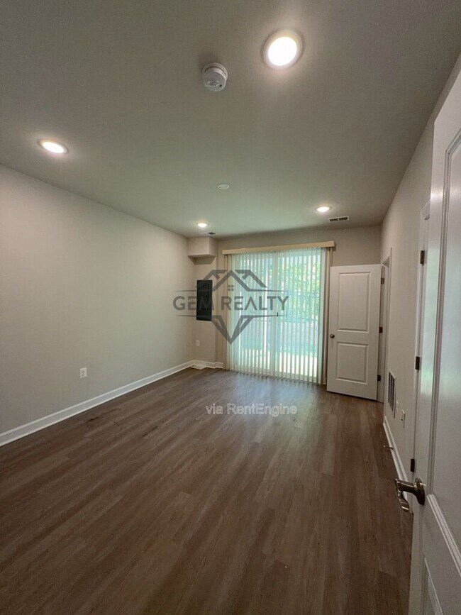 Building Photo - 7231 Mountaineer Dr