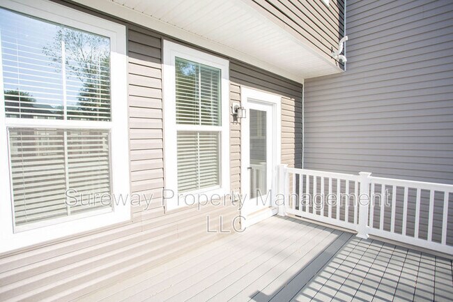 Building Photo - 8 Foxwood Dr