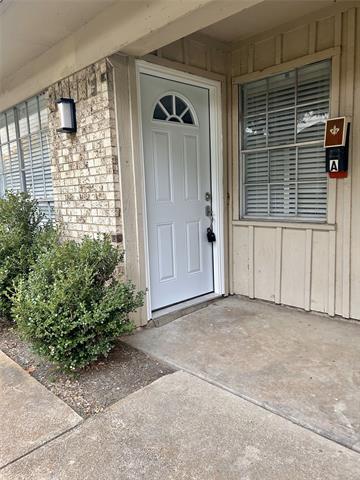 Building Photo - 2410 Hollandale Cir