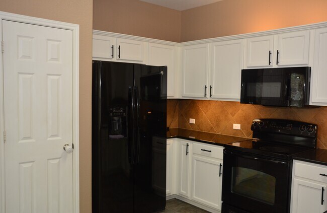 Building Photo - 406 Comal Run