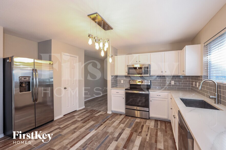 Building Photo - 814 Silverado Way