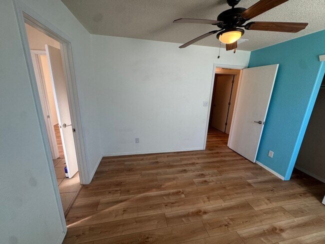 Building Photo - Presidio 3 Bed!