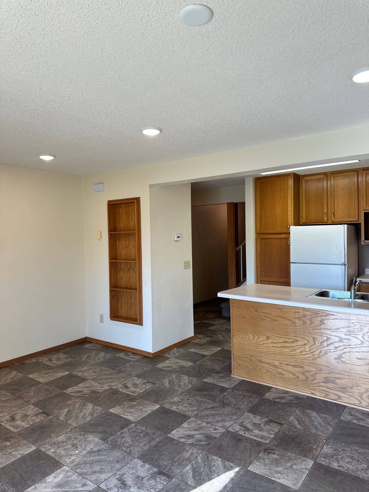 Building Photo - 1024 Western Ave