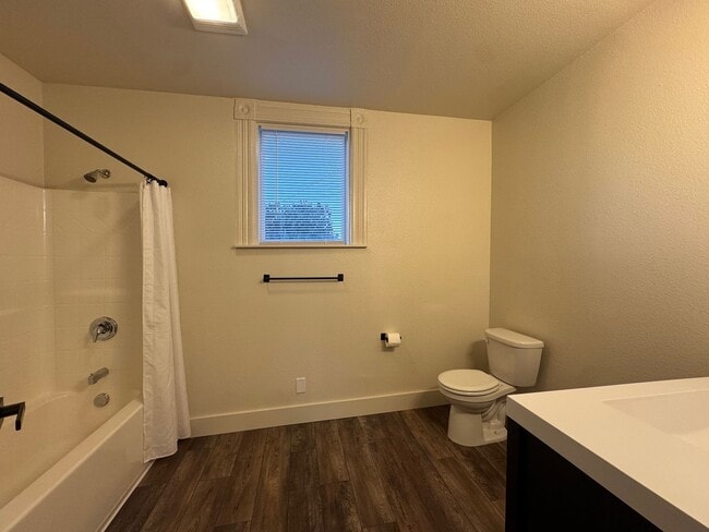 Building Photo - 1627 Pine St