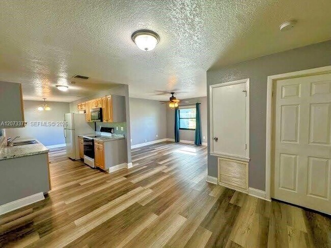 Building Photo - 2026 Schooner Dr