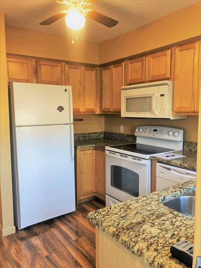 Building Photo - Quaint condo located in the heart of Glendale