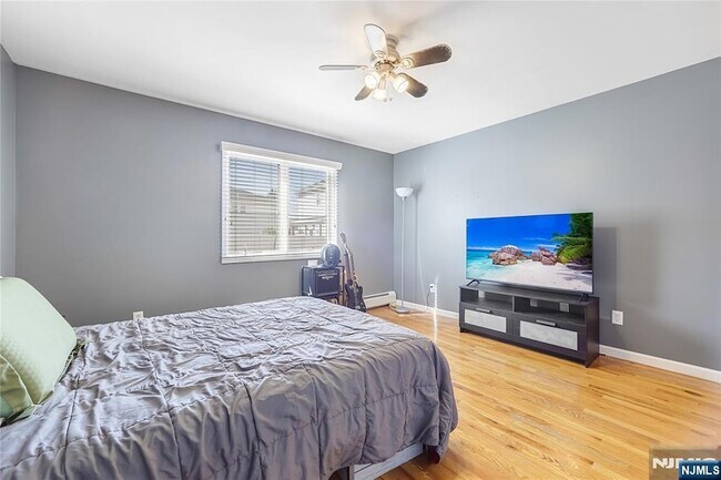 Building Photo - 260 Garibaldi Ave