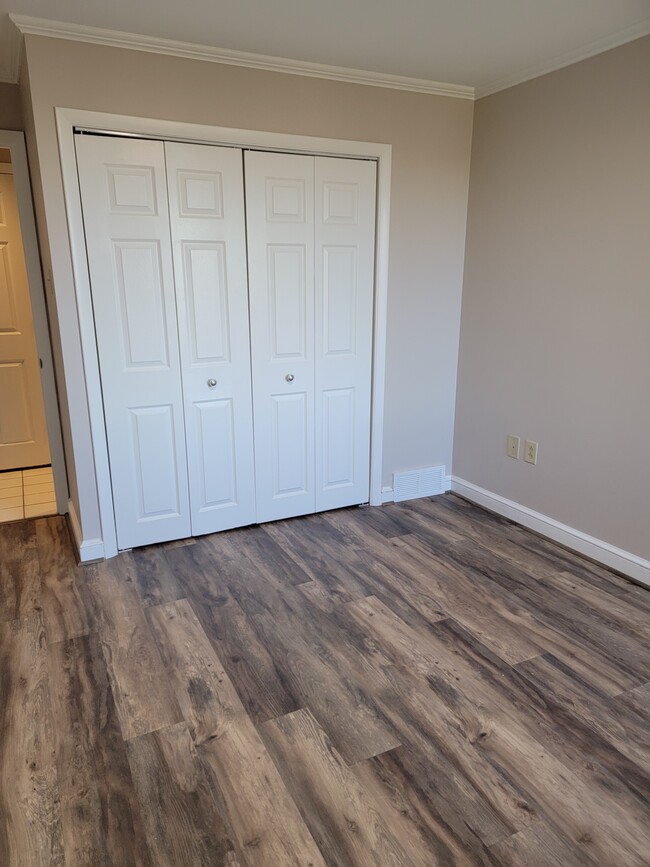 Bedroom Closet - 2525 Greensburg Pike