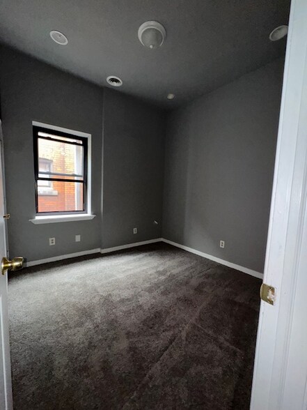 Building Photo - 4254 Parkside Ave