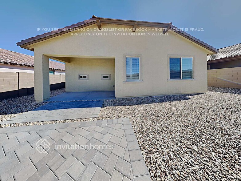 Building Photo - 18822 W Canterbury Dr