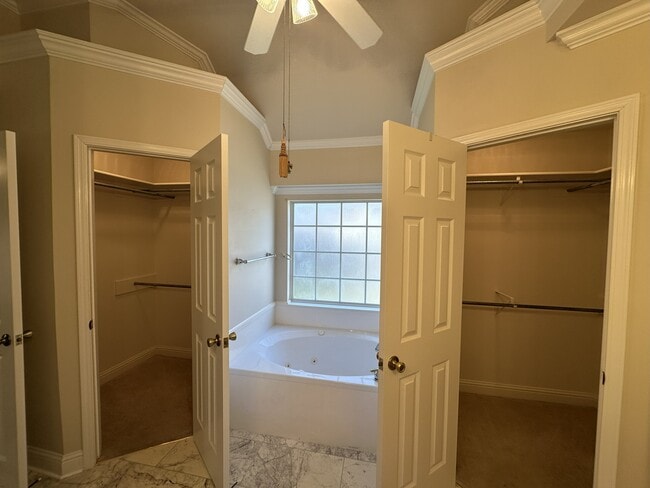 Building Photo - 9514 Rose Hollow Ln