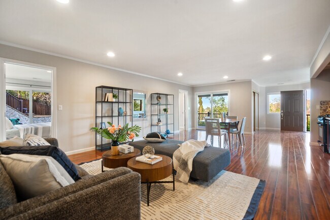 Building Photo - 421 Summit Rd