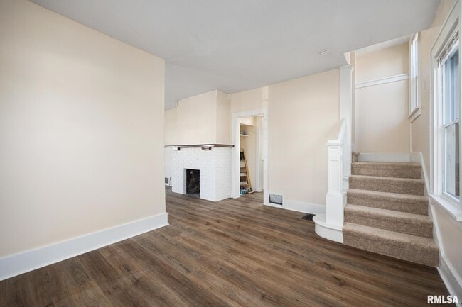 Building Photo - 400 E Virginia Ave