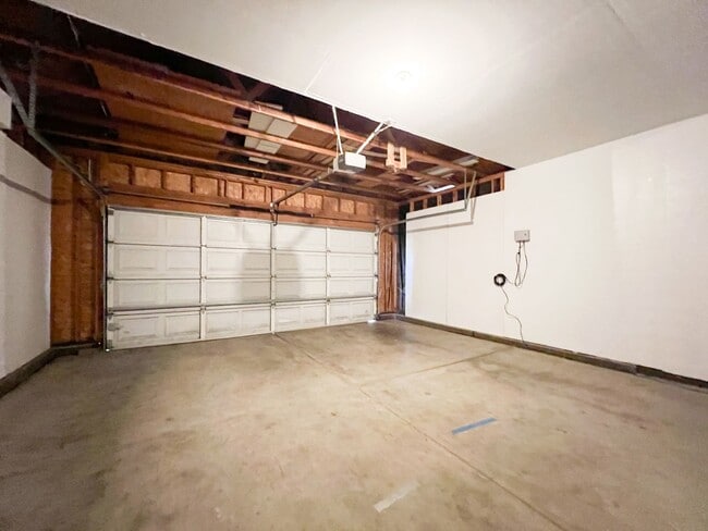 Building Photo - Corner Lot in Windrift Community