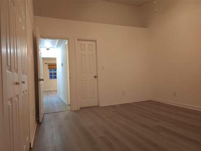 Building Photo - 2877 Belmont Ln