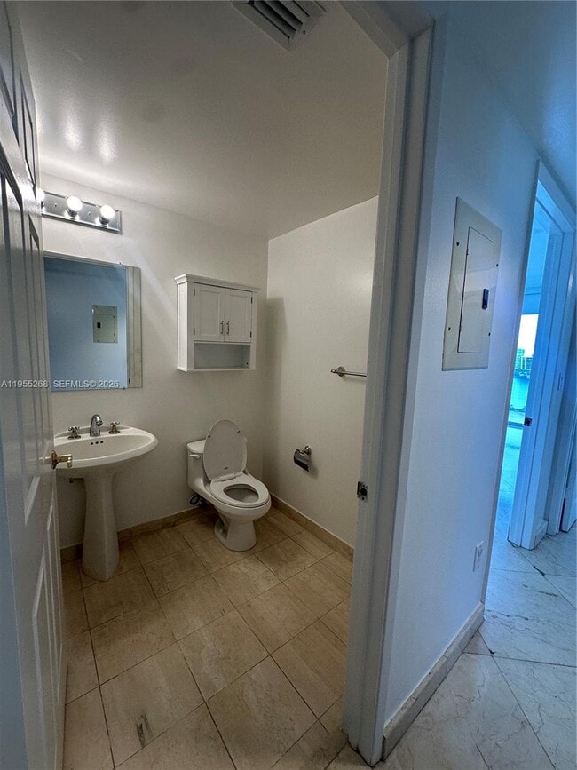 Building Photo - 18671 Collins Ave