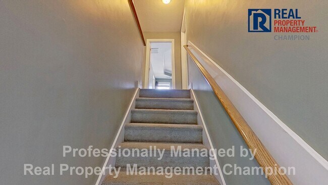 Building Photo - Gorgeous 4 BD/3.5 BA Executive Home w/Spacious Fenced Yard