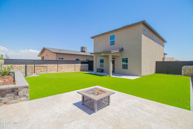 Building Photo - 13909 Summer View Ave