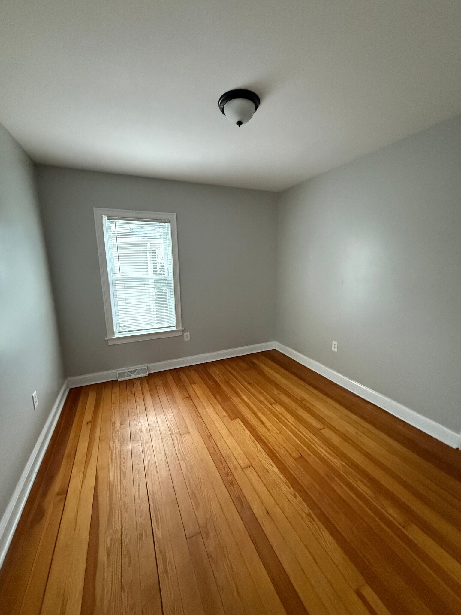 Building Photo - 98 Hazel St