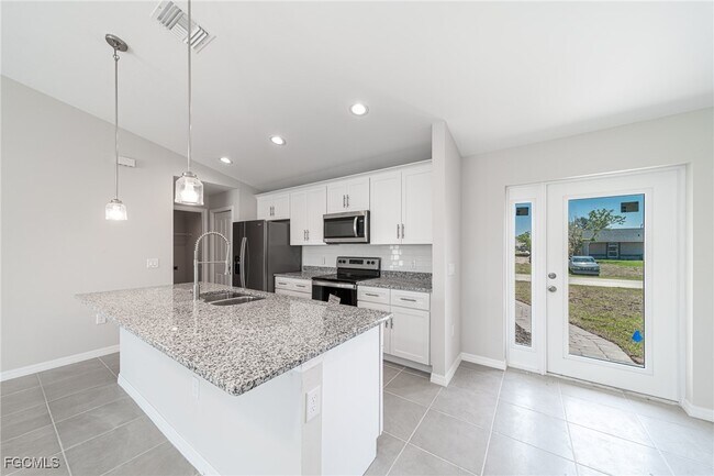 Building Photo - 2122 NW 9th Ave