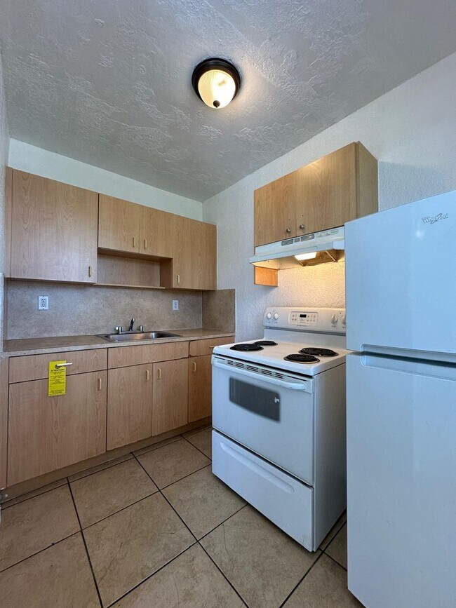 Building Photo - Discover Comfort and Convenience in Our 1-Bedroom Apartment