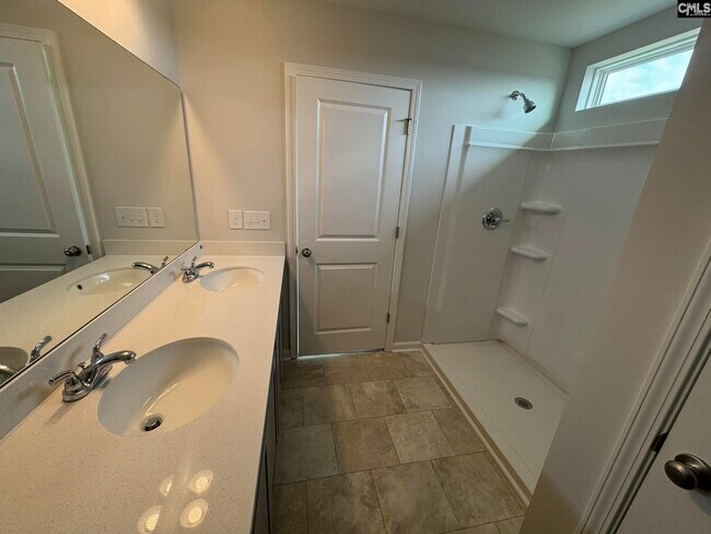 Building Photo - 3055 Hallsdale Dr