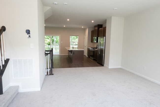 Building Photo - 222 Tern Ct